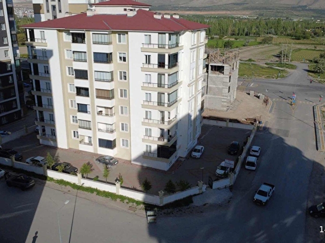 VUSLAT EMLAKTAN SARI KÖPRÜDE SATILIK FULL YAPILI 3+1 DAİRE - Görsel 2