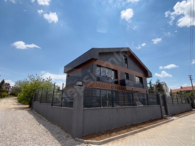 KIZILCAŞARDA SATILIK MÜSTAKİL TAPULU 5+2 BAHÇELİ, LÜKS VİLLA