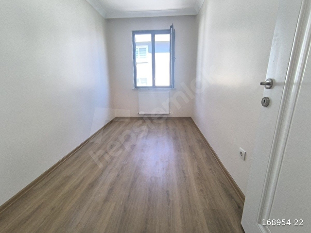 ÇEKMEKÖY MERKEZ MAHALLESİNDE ASANSÖRLÜ 2+1 ARAKAT DAİRE - Görsel 10