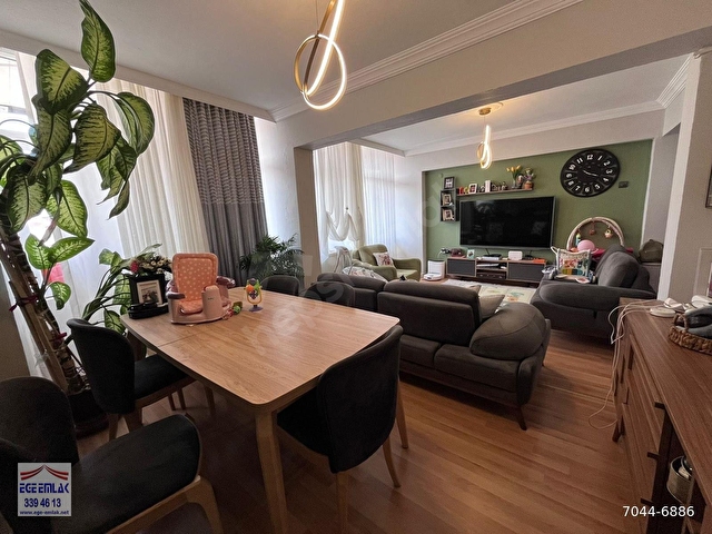 EGE EMLAKTAN ATA DURAĞI YAKINI 3+1 DEN 2+1 E DÖNDÜRÜLMÜŞ DAİRE