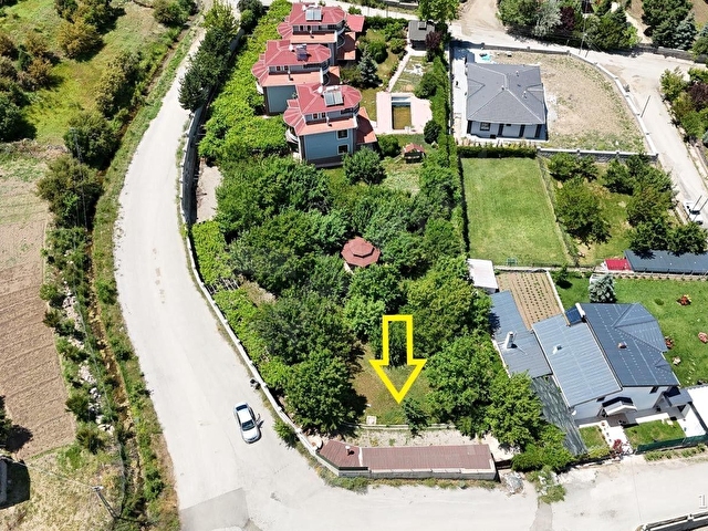 REHBER EMLAKTAN YAYLABAŞINDA VİLLALAR BÖLGESİNDE 669M2 KÖŞE ARSA - Görsel 6