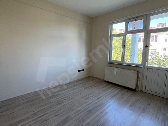 KADIKÖY ZENDEN ACIBADEM CADDESİNDE ARA KAT KİRALIK DAİRE - Görsel 5