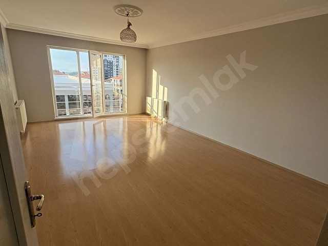SALI PAZARININ YANINDA 3.KAT ASANSÖRLÜ GENİŞ DAİRE
