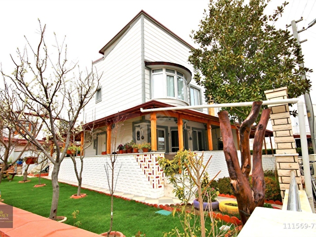 ZÜMRÜTTEN BURHANİYE�DE<em>YÜZME HAVUZLU</em>DOĞA MANZARALI<em>MÜSTAKİL EV</em> 111569