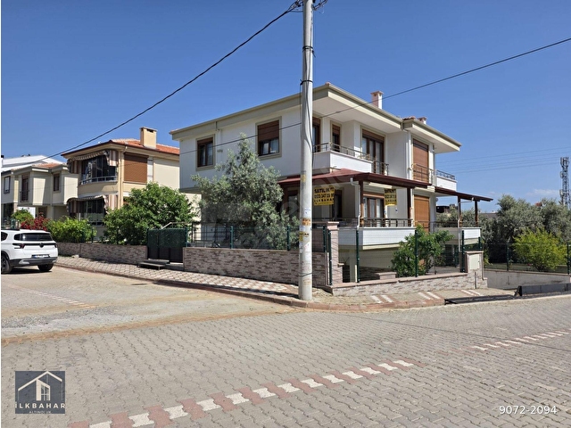 ALTINOLUK İLKBAHARDAN 200M2 ARSA İÇİNDE DENİZ MANZARALI GARAJLI BAHÇELİ LÜX FIRSAT VİLLA - Görsel 6