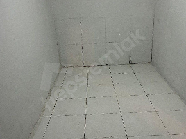 BEYOĞLU   TOMTOMDA  KİRALIK  DEPO  1+1  35  M2  YARI  ZEMİN - Görsel 2