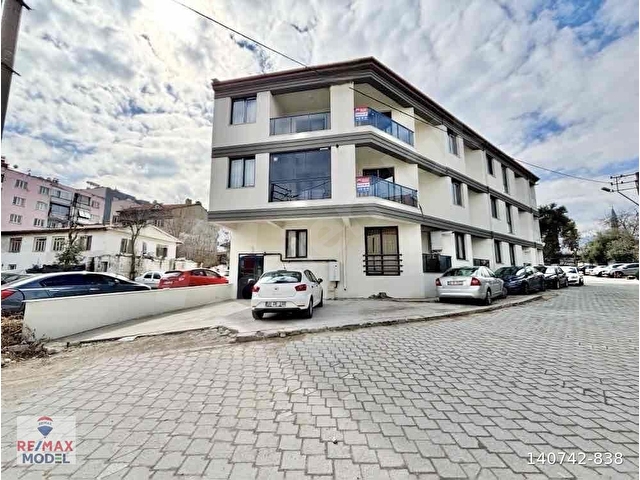 REMAX MODEL DEN DEVLET HASTANESİ YAKININDA 1+1 SATILIK APART