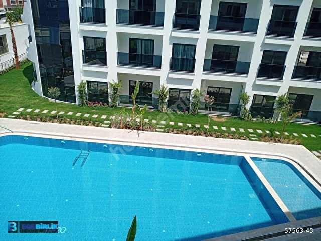 Kuşadasında Denize Sadece 20 Metre Mesafede, 7/24 Güvenlikli, Kapalı Otoparklı, Havuzlu Lüks Daire - Görsel 8