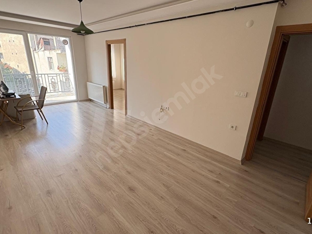Marmara Üni.Yakını,Site İçi, Ön Cephe Ayrı Mutfaklı 2+1 Balkonlu