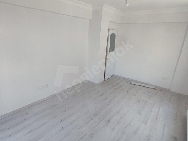 ŞİŞLİ 19 MAYISTA İÇİ YENİLENMİŞ  2+1  KİRALIK DAİRE - Görsel 2