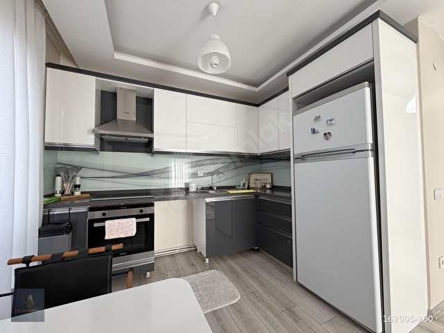 ▀YETKİLİ GÜÇTEN AKÇAYDA YÜZME HAVUZLU K.OTOPARKLI LÜX 1+1 DAİRE - Görsel 4