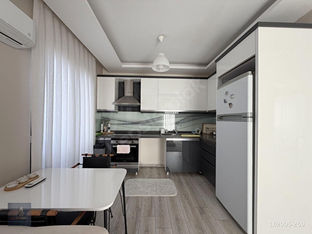▀YETKİLİ GÜÇTEN AKÇAYDA YÜZME HAVUZLU K.OTOPARKLI LÜX 1+1 DAİRE - Görsel 12