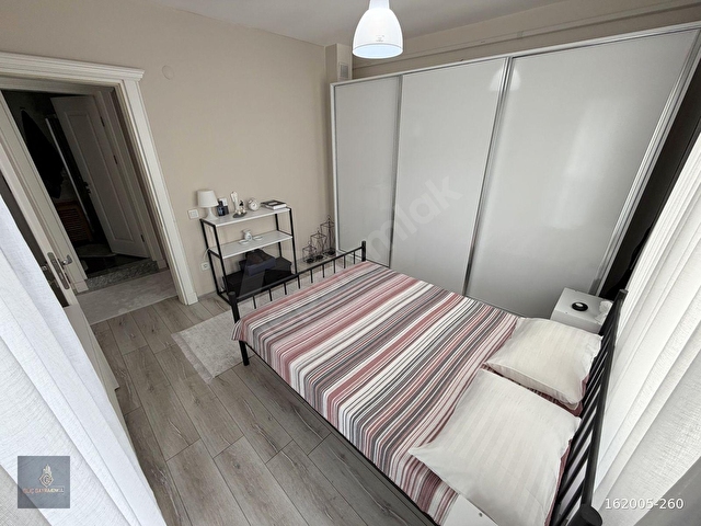 ▀YETKİLİ GÜÇTEN AKÇAYDA YÜZME HAVUZLU K.OTOPARKLI LÜX 1+1 DAİRE - Görsel 9