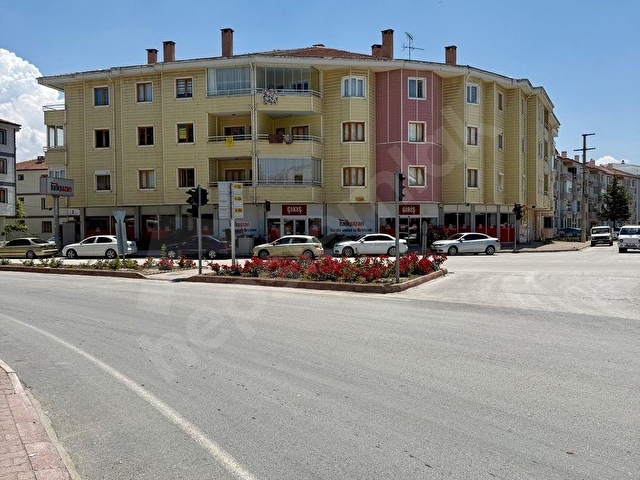 TÜRBE MAHALLESİNDE KİRALIK 3+1 GENİŞ DAİRE