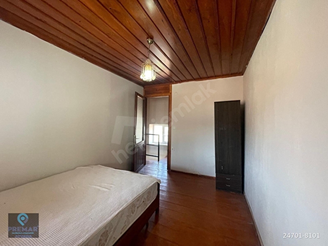 AYVALIK MERKEZDE DENİZ MANZARALI AVLULU VE TERASLI 2+1 RUM EVİ - Görsel 6