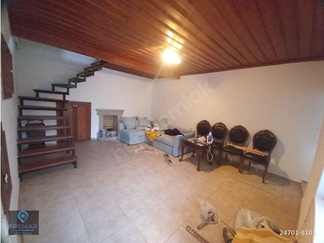 AYVALIK MERKEZDE DENİZ MANZARALI AVLULU VE TERASLI 2+1 RUM EVİ - Görsel 12
