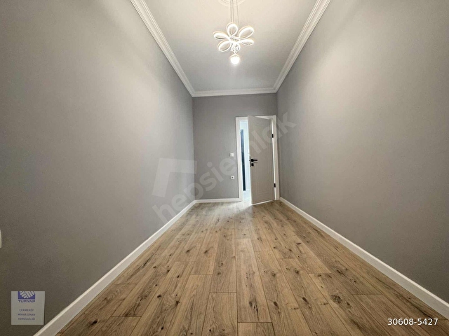 MERKEZ MAHALLESİNDE KAPALI OTOPARKLI ÇİFT BALKONLU 2+1 DAİRE - Görsel 9