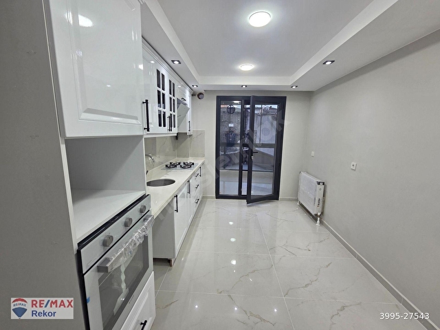 ÇEKMEKÖY MERKEZ MH. 5+2 DUBLEKS ÇİFT GİRİŞLİ 250M2 SATILIK - Görsel 9