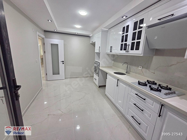 ÇEKMEKÖY MERKEZ MH. 5+2 DUBLEKS ÇİFT GİRİŞLİ 250M2 SATILIK - Görsel 12