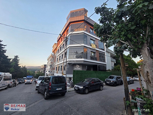 ÇEKMEKÖY MERKEZ MH. 5+2 DUBLEKS ÇİFT GİRİŞLİ 250M2 SATILIK - Görsel 2