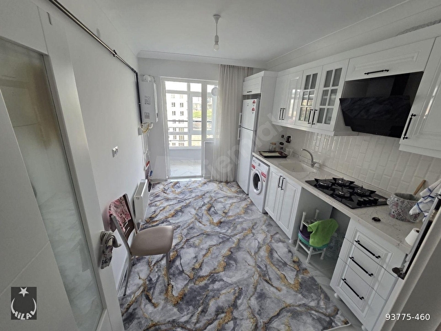 HİLALDEN Y.BAYINDIRDA CADDE DİBİ YENİ BİNADA FULL YAPILI DAİRE - Görsel 4