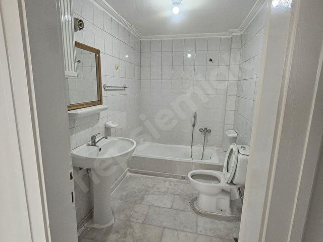 Şehir Merkezinde Kiralık Taşınmaya Hazır 3+1 Daire - Görsel 5