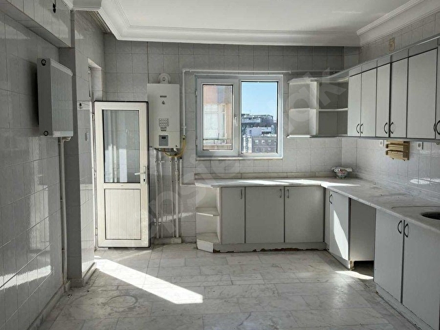 Şehir Merkezinde Kiralık Taşınmaya Hazır 3+1 Daire - Görsel 4