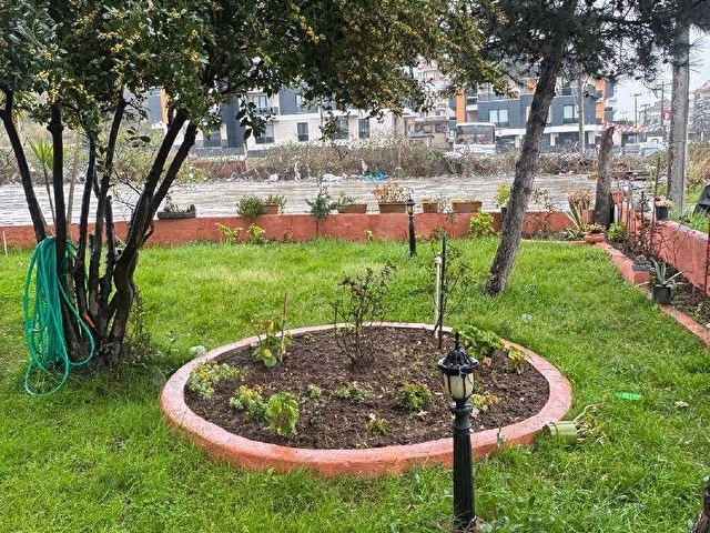 KAYA GAYRİMENKUL ÇINARCIK ÇAMLIKTA BAHÇELİ DENİZE YAKİN 2+1 SATILIK GİRİŞ KAT - Görsel 3