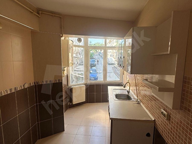 EYÜPSULTAN RAMİ DE ÇARŞININ BİTİMİNDE ARA KAT KİRALIK DAİRE - Görsel 2