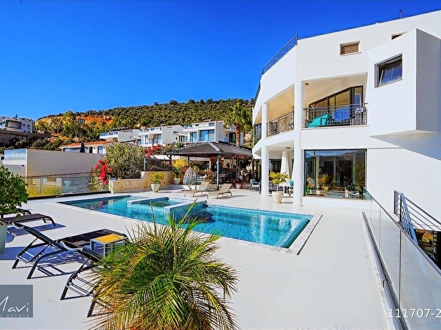 Kalkan Ortaalanda 6+2 lüks ful eşyalı geniş villa satılık - Görsel 3
