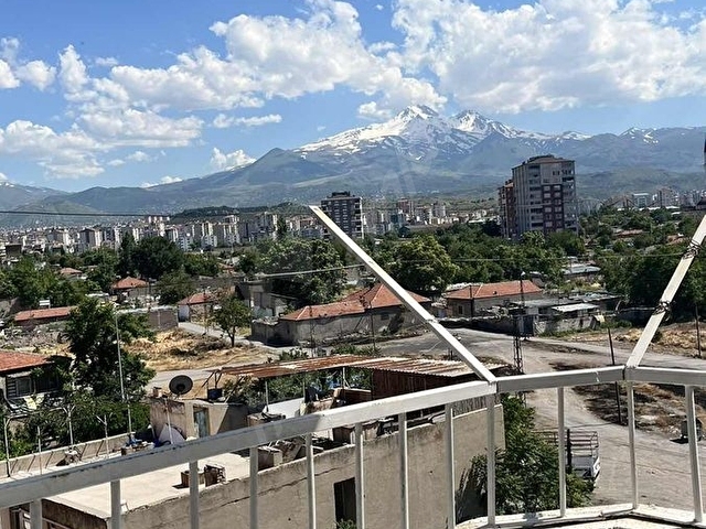 BAĞDAT CADDESİ ÜZERİNDE SATILIK 3+1 GENİŞ DAİRE