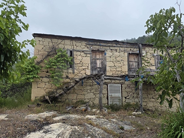 MERSİN ERDEMLİ KARAYAKUP TA SATILIK TAŞ EV VE 812M2 TARLA