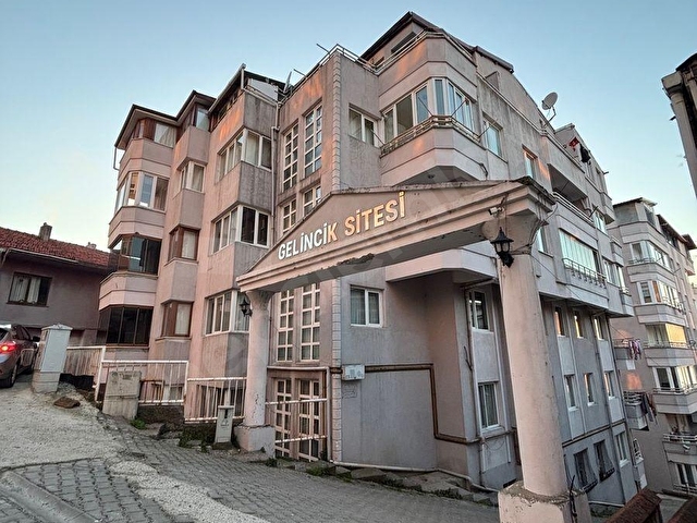 ZONGULDAK BAHÇELİEVLER GELİNCİK SİTESİ’NDE SATILIK 3+1 DENİZ MANZARALI DAİRE
