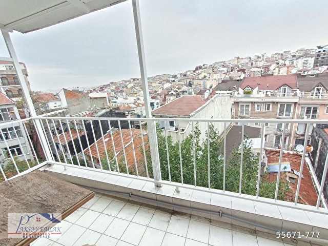 HARBİYEDE CUMHURİYET CADDESİNE SADECE 1 DAKİKA, ŞEHİR MANZARALI GENİŞ BALKONLU 2+1 SATILIK DAİRE - Görsel 2