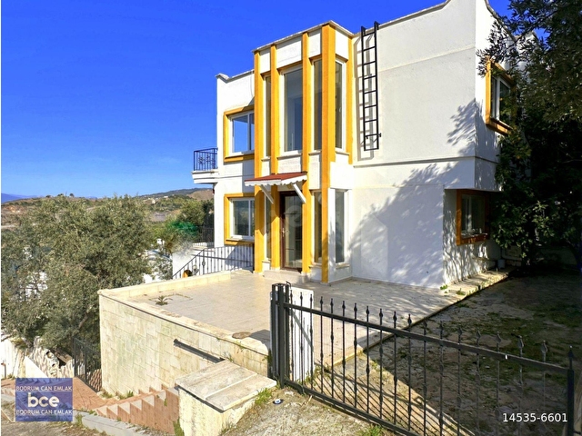 BODRUM ADABÜKÜ DENİZE SIFIR PLAJLI TAM KÖŞE FULL MANZARALI TRİPLEKS KÖŞE VİLLA - Görsel 3
