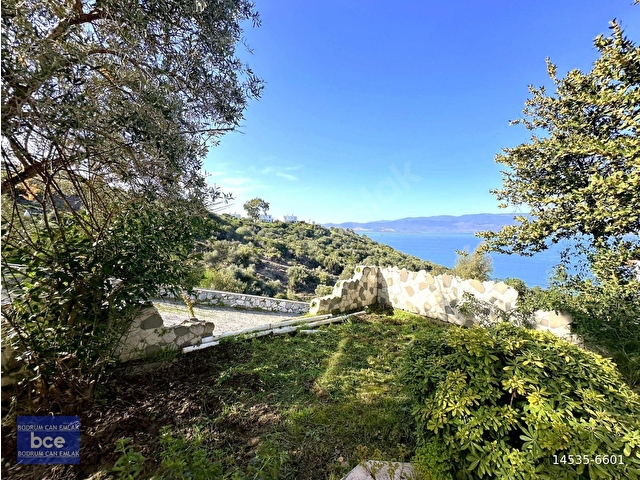 BODRUM ADABÜKÜ DENİZE SIFIR PLAJLI TAM KÖŞE FULL MANZARALI TRİPLEKS KÖŞE VİLLA - Görsel 14