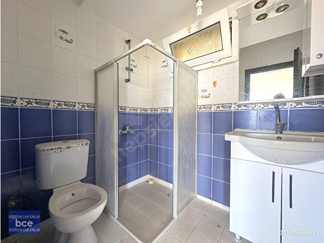 BODRUM ADABÜKÜ DENİZE SIFIR PLAJLI TAM KÖŞE FULL MANZARALI TRİPLEKS KÖŞE VİLLA - Görsel 30