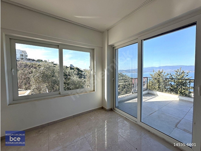 BODRUM ADABÜKÜ DENİZE SIFIR PLAJLI TAM KÖŞE FULL MANZARALI TRİPLEKS KÖŞE VİLLA - Görsel 29
