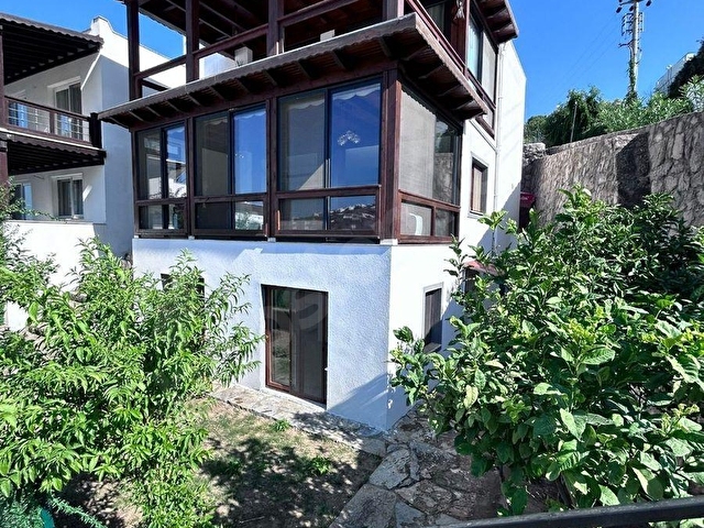 Bodrum Gündoğan Sürekli Yaşanır Site Deniz Manzaralı Bahçeli Kiralık Ev