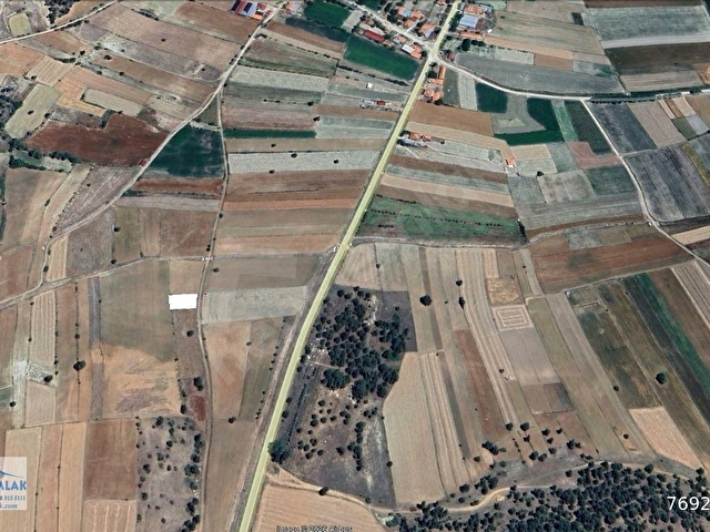 BURDUR BEREKET KÖYÜNDE KÖY YERLEŞİK ALANI İÇİNDE 703 m2 ARAZİ - Görsel 2
