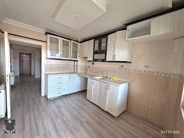 HİLALDEN CADDE ÜZERİNDE KAT KONUMUNDA TERAS BALKONLU DAİRE!! - Görsel 2