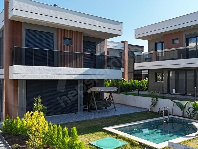 Kuşadası Karaova Mahallesinde Özel Havuzlu Eşyalı 4+1 Villa - Görsel 21