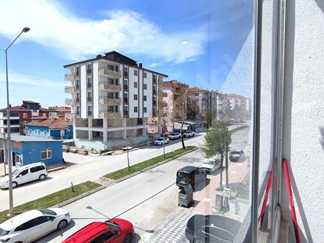 ZİRVE EMLAKTAN HARMANLAR MAH. ZÜBEYDE HANIM CAD. 140 M2, 3+1, İÇİ YAPILI SATILIK DAİRE - Görsel 4