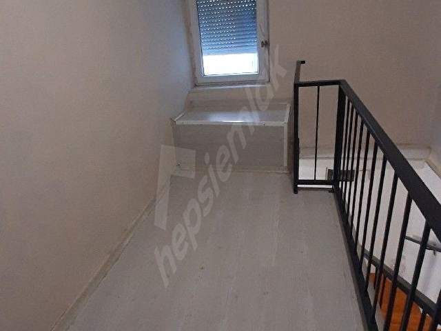 Urla da müstakil doğalgazlı dublex kiralık ev - Görsel 12