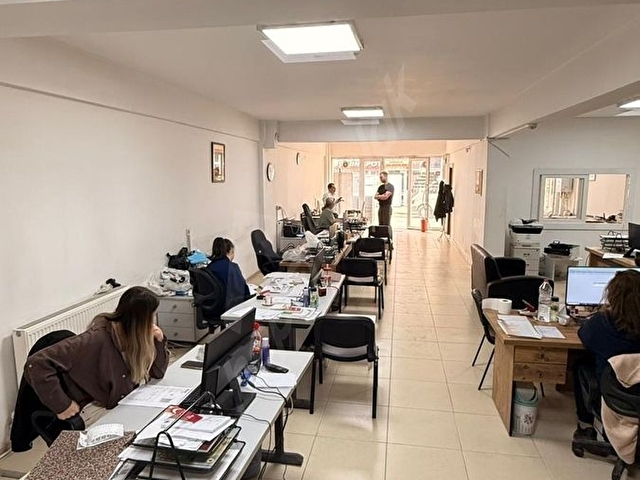 SARUHANLIDA CADDE ÜZERİ KİRACILI 293m² ÇİFT CEPHE SATILIK DÜKKAN - Görsel 2