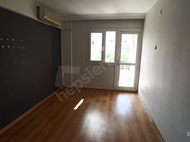 KARŞIYAKA GİRNE BULVARINDA 2+1 KLİMALI ASANSÖRLÜ DAİRE - Görsel 4