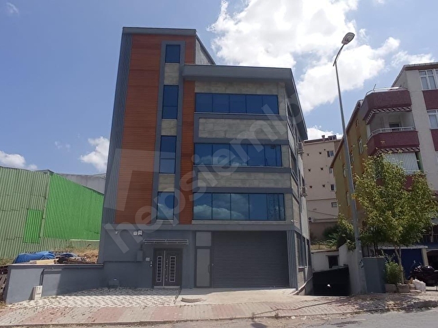 ATAŞEHİR FERHATPAŞA MERKEZİNDE CADDE CEPHELİ 1000 M2 PLAZA