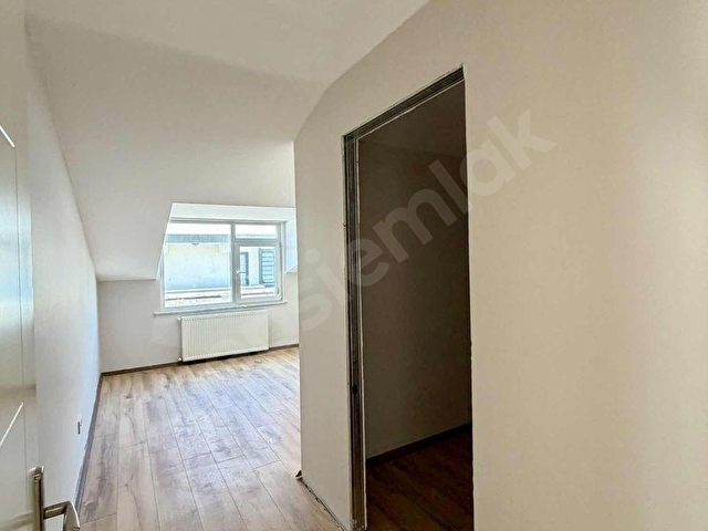 FIRSAT FİYATLI ÇEKMEKÖY ALEMDAĞDA SATILIK 4+2 ÇATI DUBLEKSİ - Görsel 18