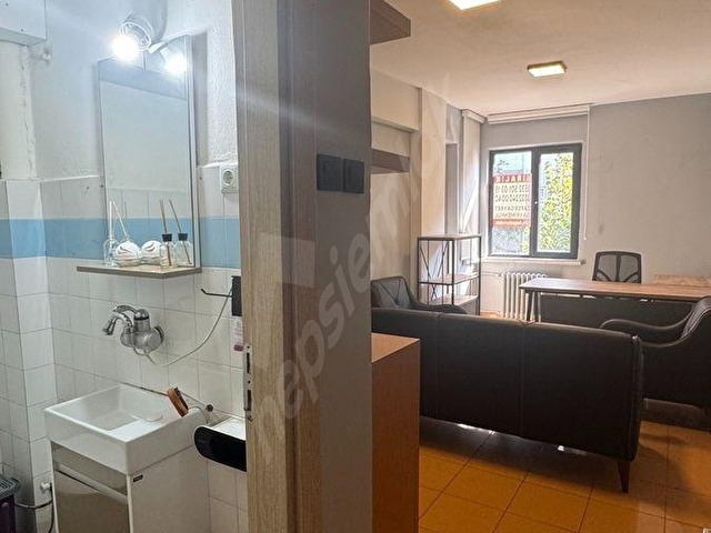DOKTORLAR CADDESİNDE EŞYALI KİRALIK OFİS - Görsel 12