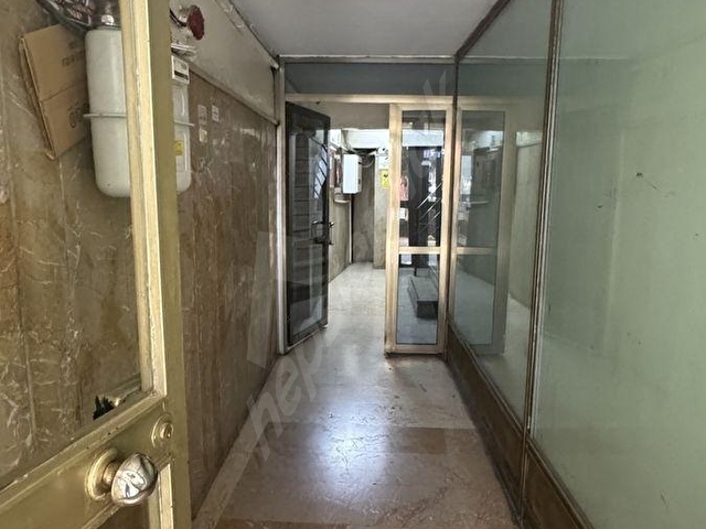 DOKTORLAR CADDESİNDE EŞYALI KİRALIK OFİS - Görsel 21